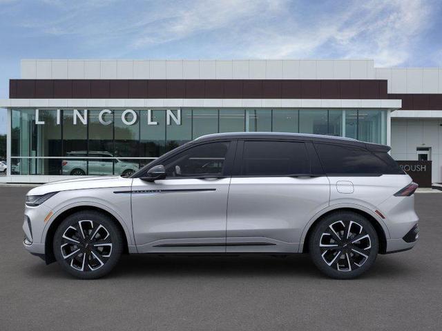 Photo of 2025 Silver Radiance Metallic Lincoln Nautilus