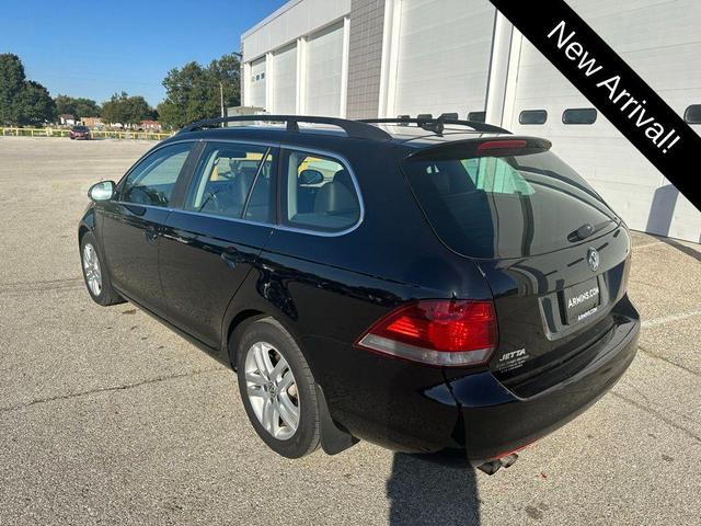 Photo of 2014 Black Uni Volkswagen Jetta SportWagen