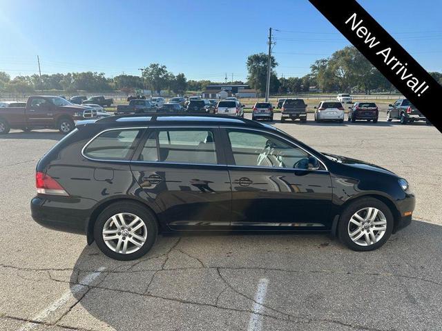 Photo of 2014 Black Uni Volkswagen Jetta SportWagen