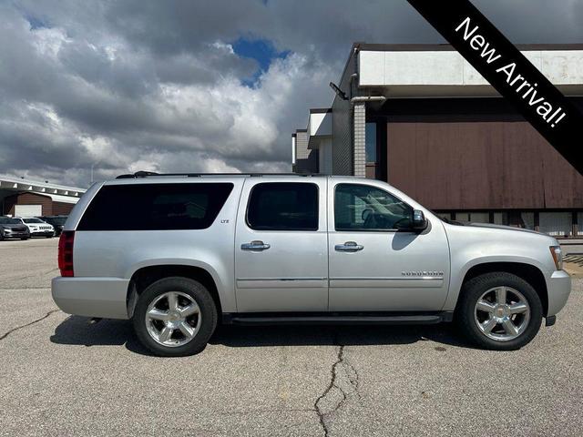Photo of 2013 Silver Ice Metallic Chevrolet Suburban