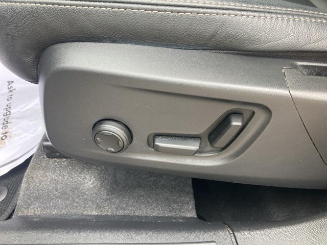 Photo of 2024 Gray Volvo XC40