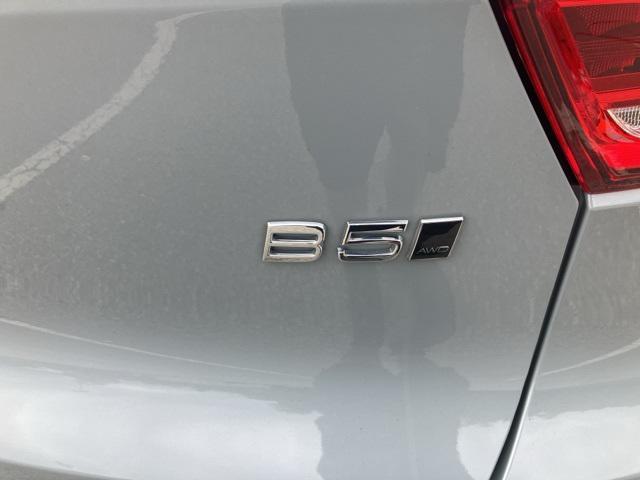Photo of 2024 Gray Volvo XC40