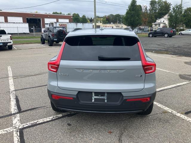 Photo of 2024 Gray Volvo XC40