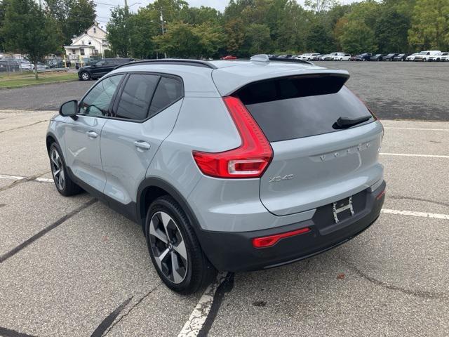 Photo of 2024 Gray Volvo XC40