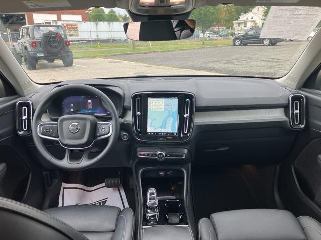Photo of 2024 Gray Volvo XC40