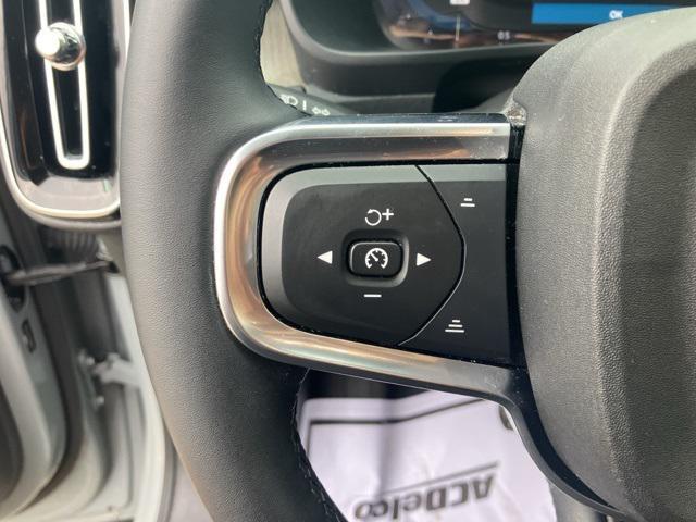 Photo of 2024 Gray Volvo XC40