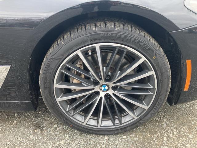 Photo of 2022 Black Sapphire Metallic BMW 540