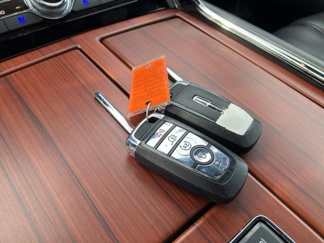 Photo of 2022 Black Metallic Lincoln Navigator