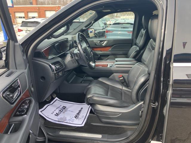 Photo of 2022 Black Metallic Lincoln Navigator