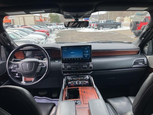 Photo of 2022 Black Metallic Lincoln Navigator