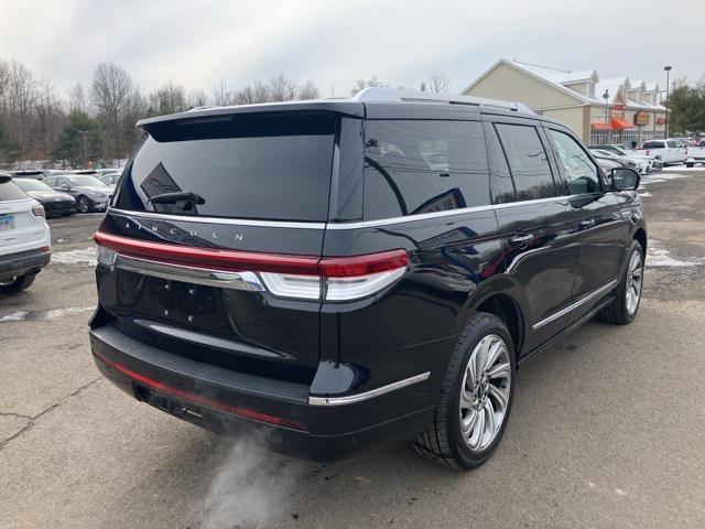 Photo of 2022 Black Metallic Lincoln Navigator
