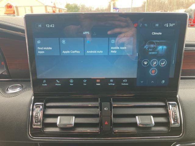 Photo of 2022 Black Metallic Lincoln Navigator