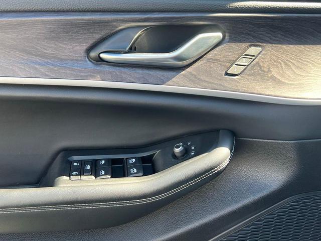 Photo of 2023 Bright White Clearcoat Jeep Grand Cherokee