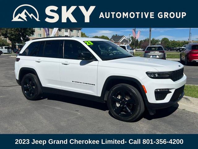 Photo of 2023 Bright White Clearcoat Jeep Grand Cherokee