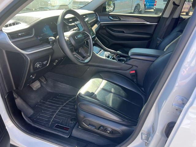 Photo of 2023 Bright White Clearcoat Jeep Grand Cherokee