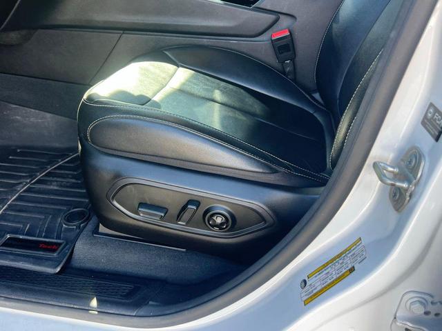 Photo of 2023 Bright White Clearcoat Jeep Grand Cherokee