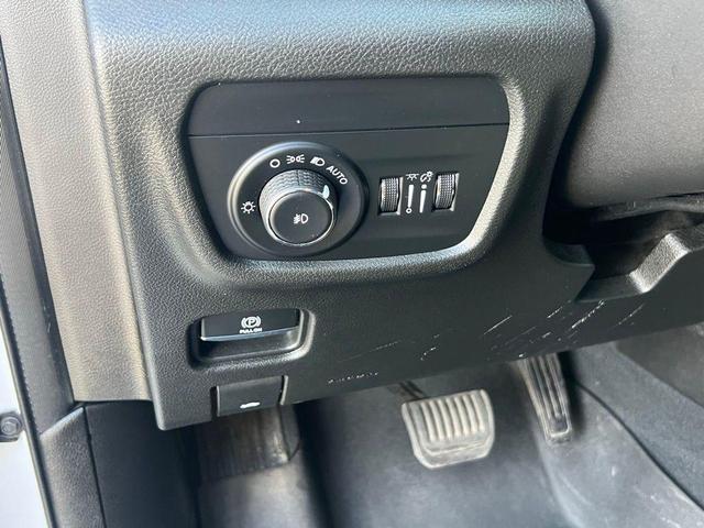 Photo of 2023 Bright White Clearcoat Jeep Grand Cherokee