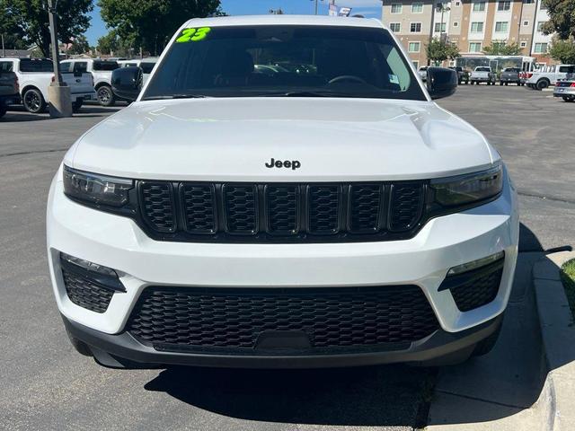 Photo of 2023 Bright White Clearcoat Jeep Grand Cherokee