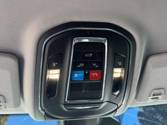 Photo of 2023 Bright White Clearcoat Jeep Grand Cherokee