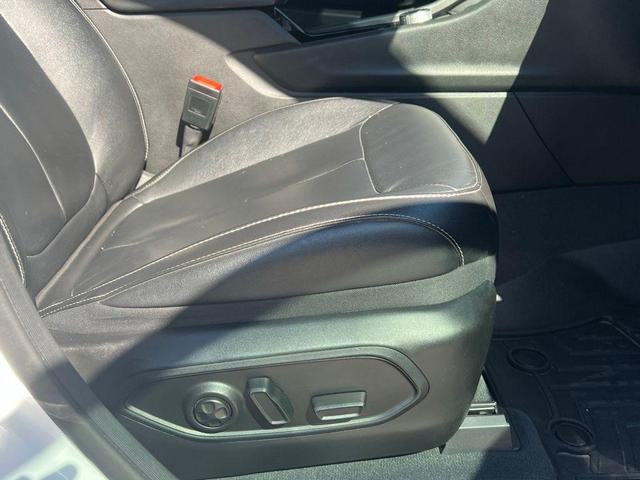 Photo of 2023 Bright White Clearcoat Jeep Grand Cherokee