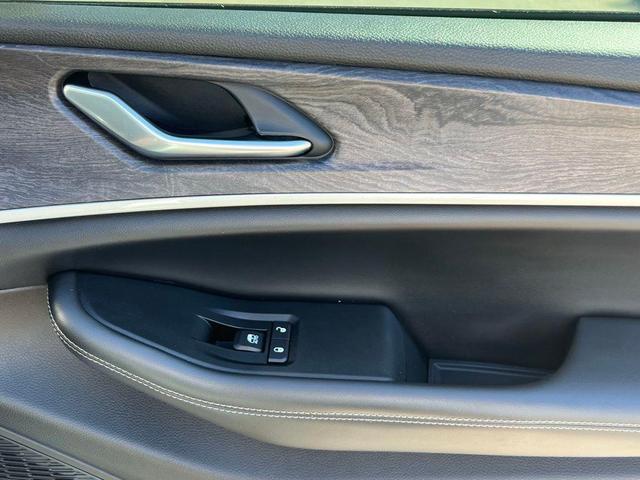 Photo of 2023 Bright White Clearcoat Jeep Grand Cherokee