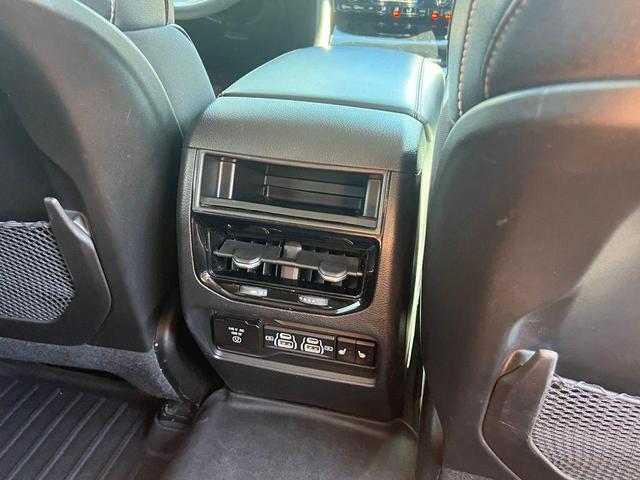 Photo of 2023 Bright White Clearcoat Jeep Grand Cherokee