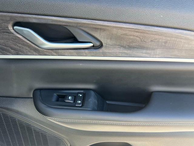 Photo of 2023 Bright White Clearcoat Jeep Grand Cherokee