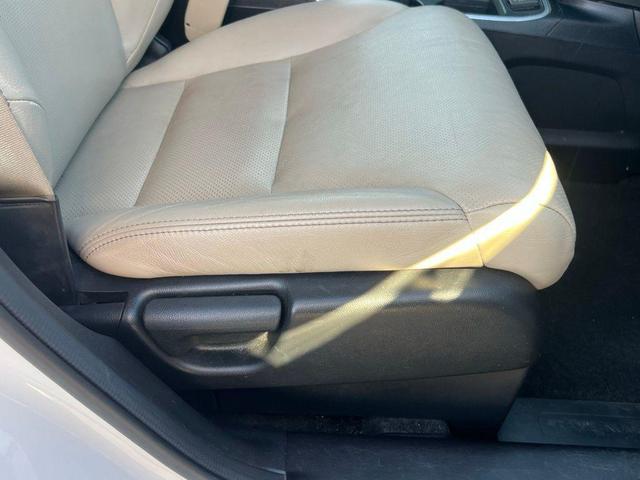 Photo of 2016 White Honda CR-V