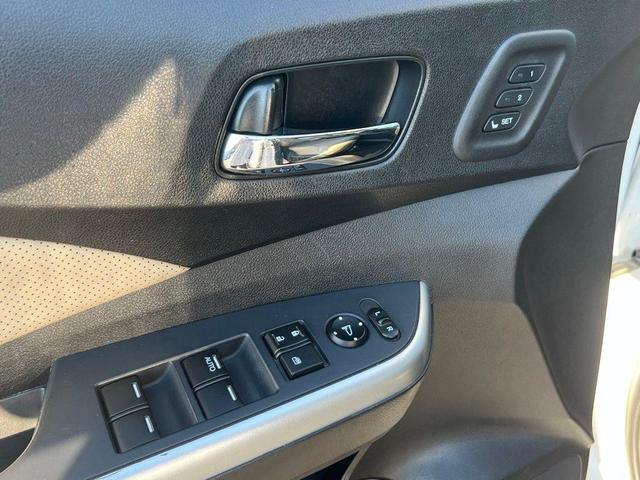 Photo of 2016 White Honda CR-V