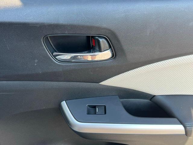 Photo of 2016 White Honda CR-V