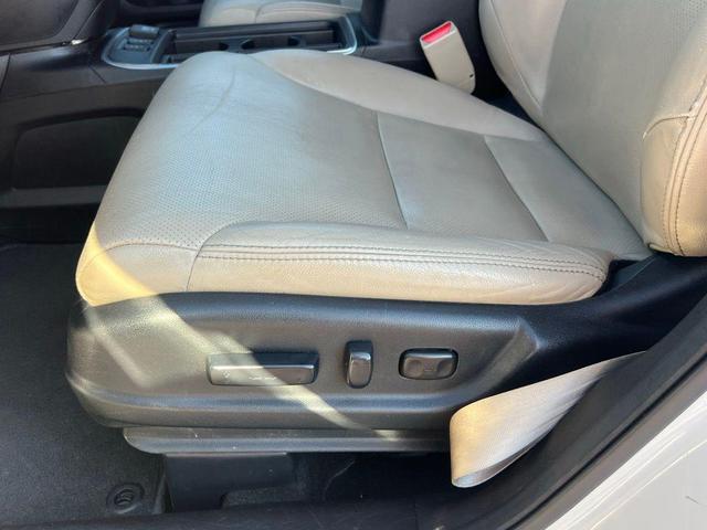 Photo of 2016 White Honda CR-V