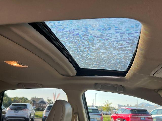 Photo of 2016 White Honda CR-V