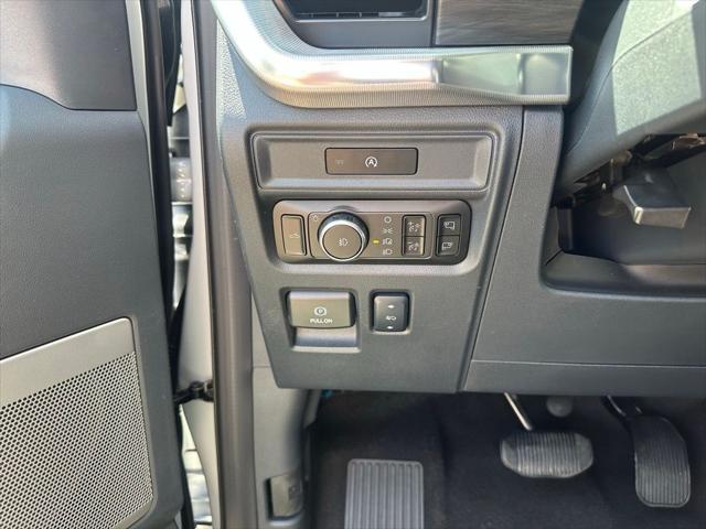 Photo of 2025 Space White Metallic Ford F-150