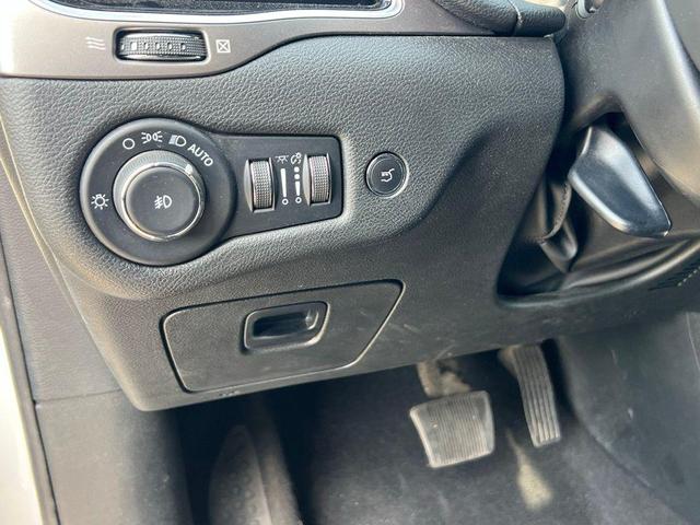 Photo of 2022 Bright White Clearcoat Jeep Cherokee