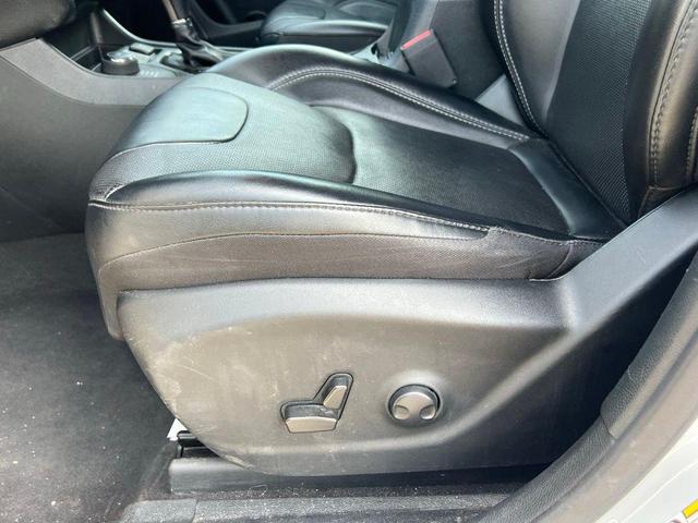 Photo of 2022 Bright White Clearcoat Jeep Cherokee
