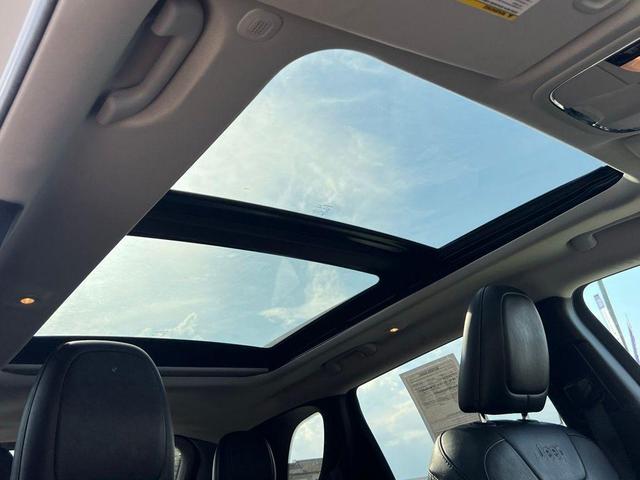 Photo of 2022 Bright White Clearcoat Jeep Cherokee