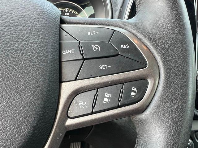 Photo of 2022 Bright White Clearcoat Jeep Cherokee