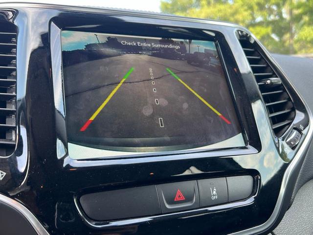 Photo of 2022 Bright White Clearcoat Jeep Cherokee
