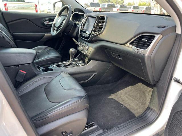 Photo of 2022 Bright White Clearcoat Jeep Cherokee