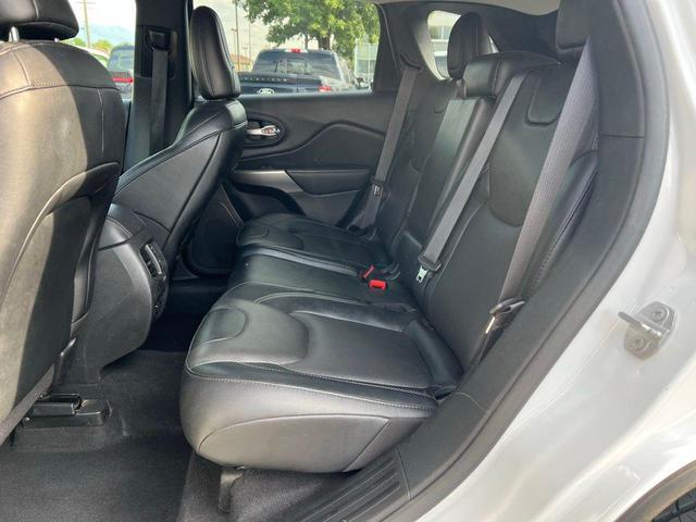 Photo of 2022 Bright White Clearcoat Jeep Cherokee