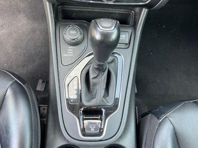 Photo of 2022 Bright White Clearcoat Jeep Cherokee