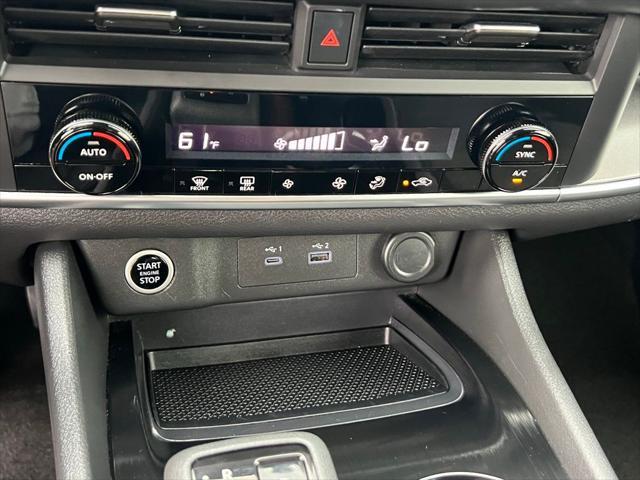 Photo of 2023 Super Black Nissan Rogue