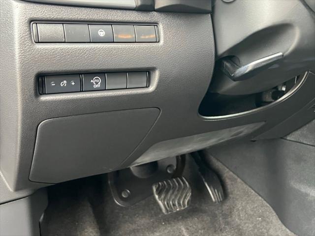 Photo of 2023 Super Black Nissan Rogue