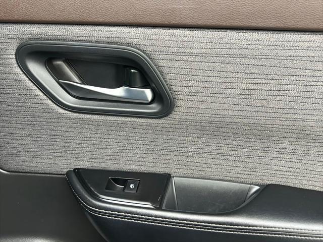 Photo of 2023 Super Black Nissan Rogue