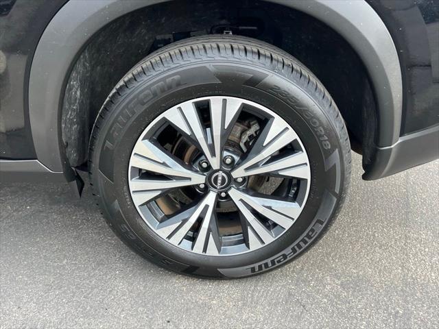 Photo of 2023 Super Black Nissan Rogue