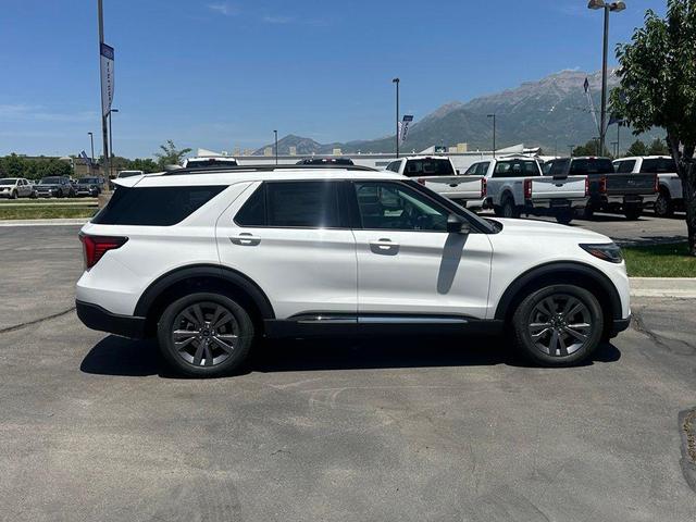Photo of 2025 Star White Metallic Tri-Coat Ford Explorer