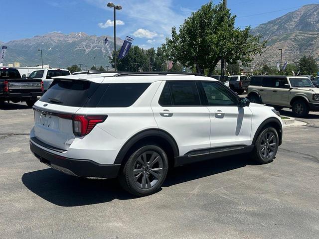 Photo of 2025 Star White Metallic Tri-Coat Ford Explorer