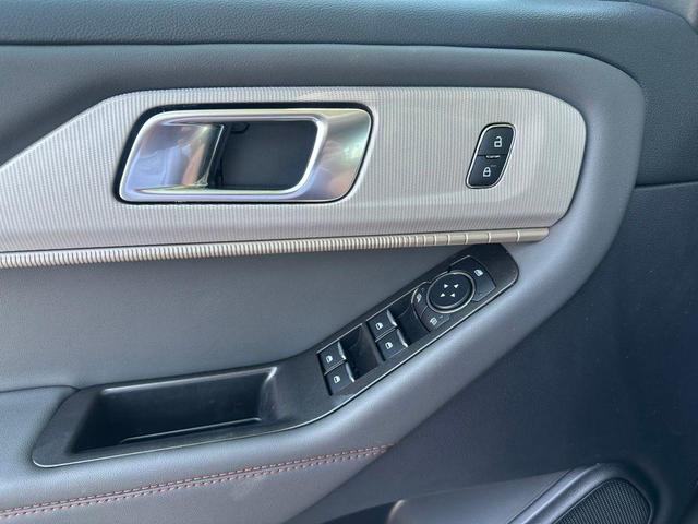 Photo of 2025 Star White Metallic Tri-Coat Ford Explorer