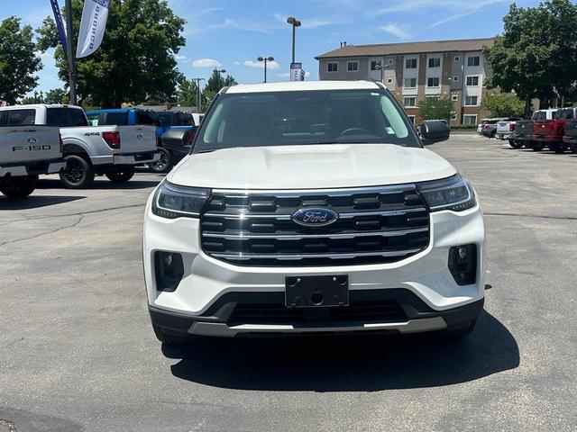 Photo of 2025 Star White Metallic Tri-Coat Ford Explorer
