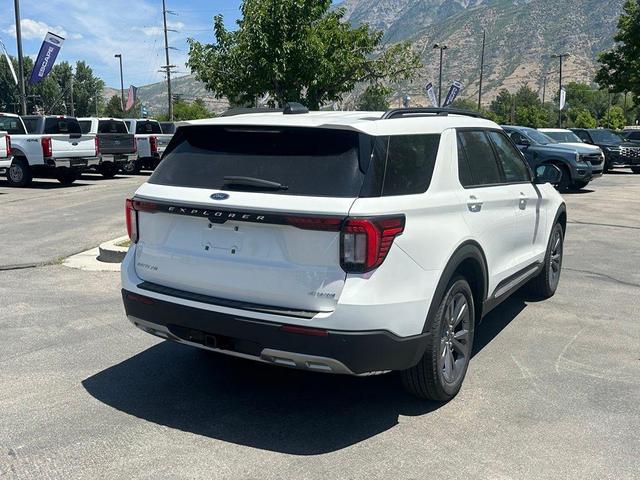 Photo of 2025 Star White Metallic Tri-Coat Ford Explorer